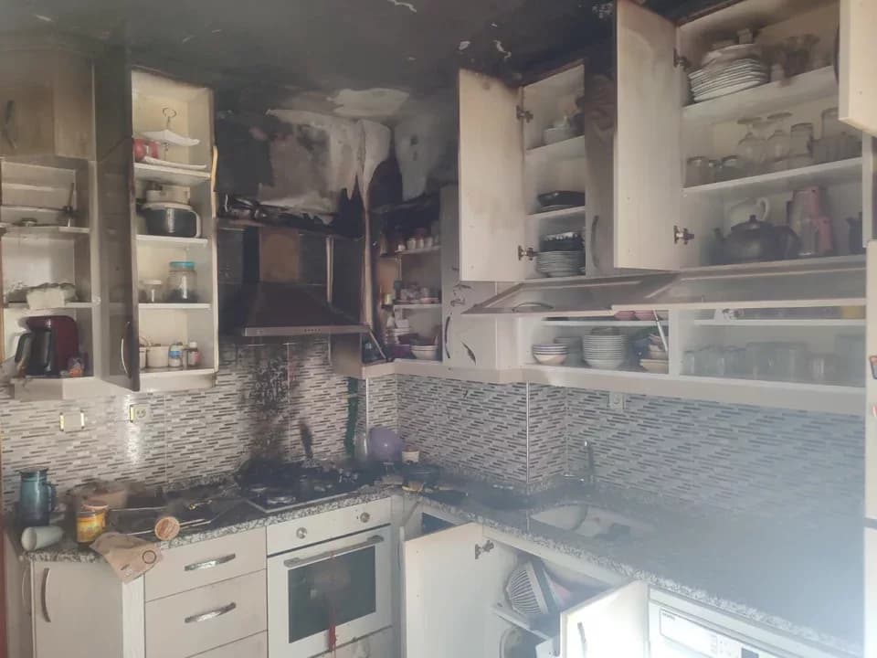 Mutfakta çıkan yangın evi küle çeviriyordu