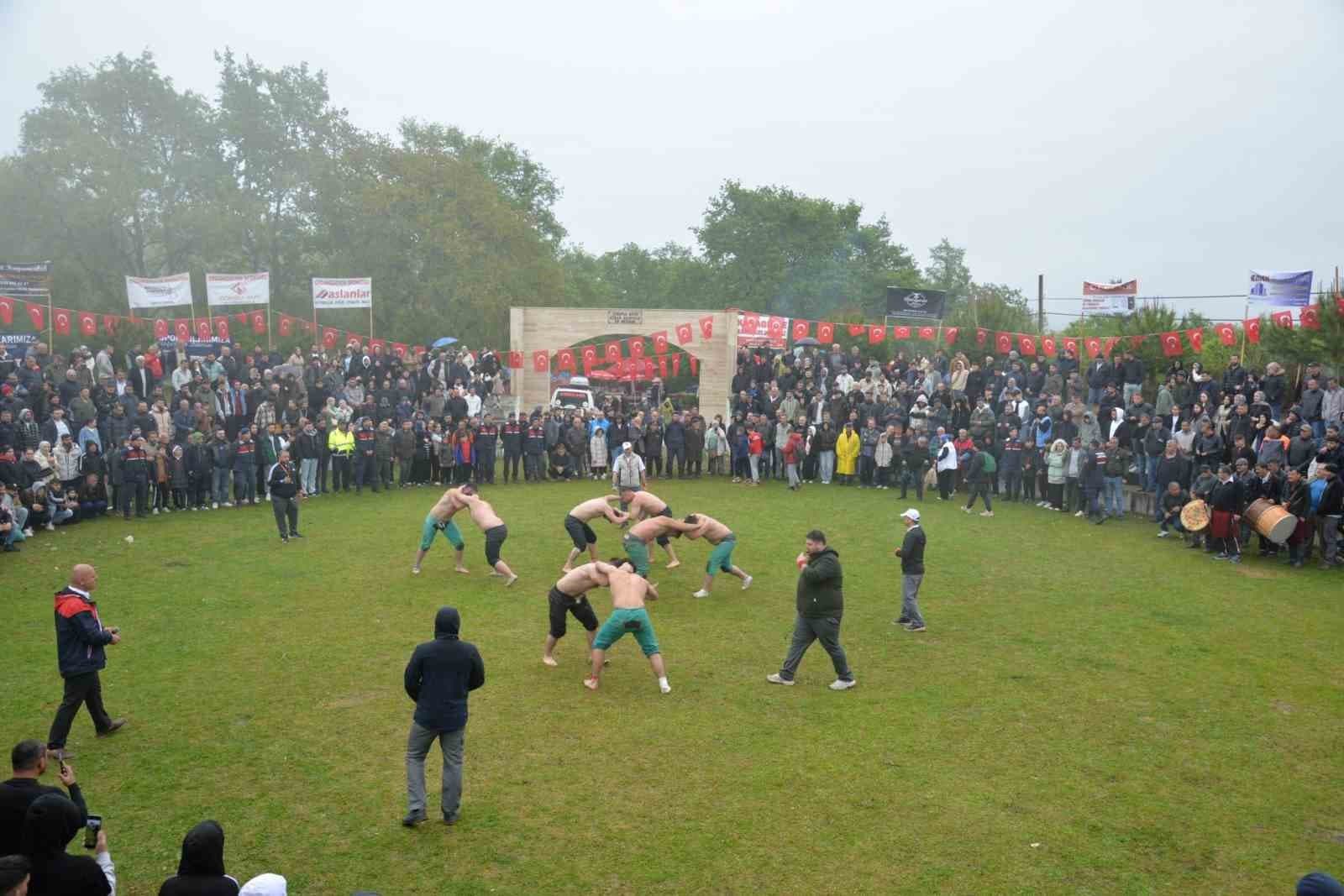 Yusuflu’da yağmur altında Hıdırellez ve karakucak coşkusu