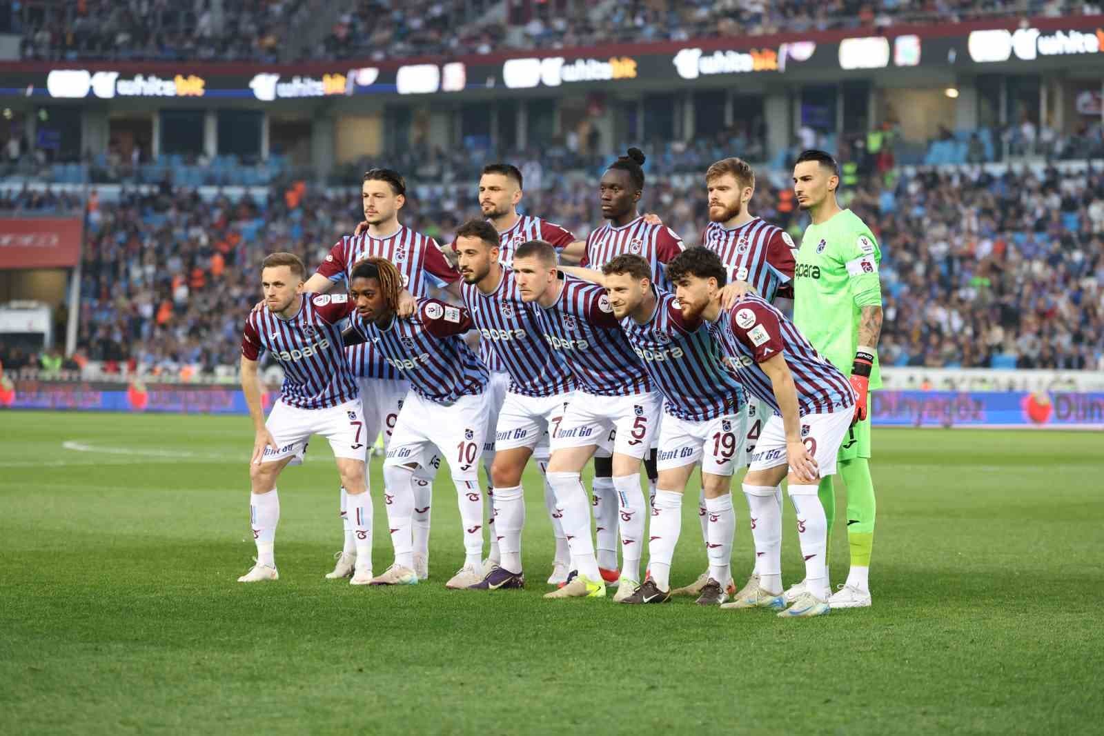 Trendyol Süper Lig: Trabzonspor: 0 - Galatasaray: 0 (İlk yarı)