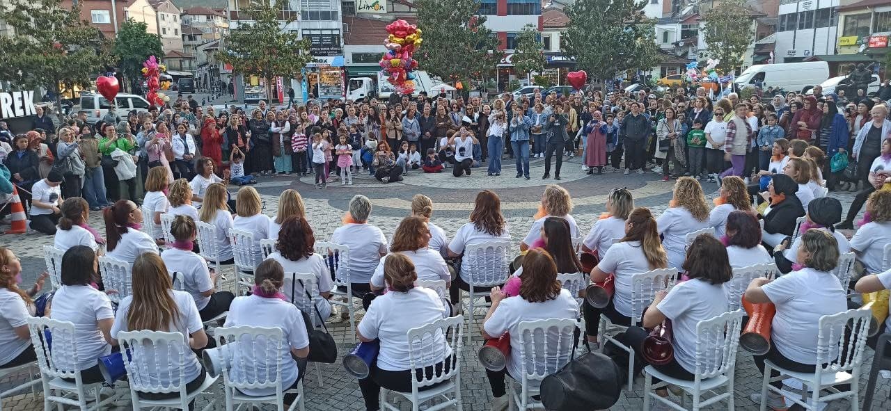 Devrek’te kadınların darbuka şovu