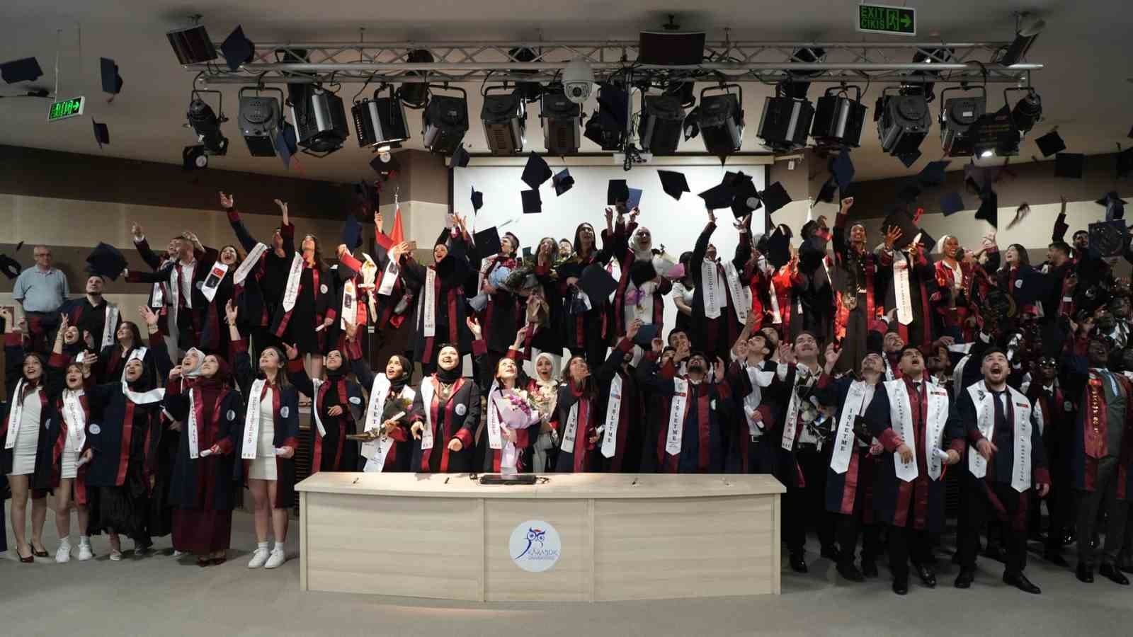 Karabük Üniversitesinde mezuniyet coşkusu