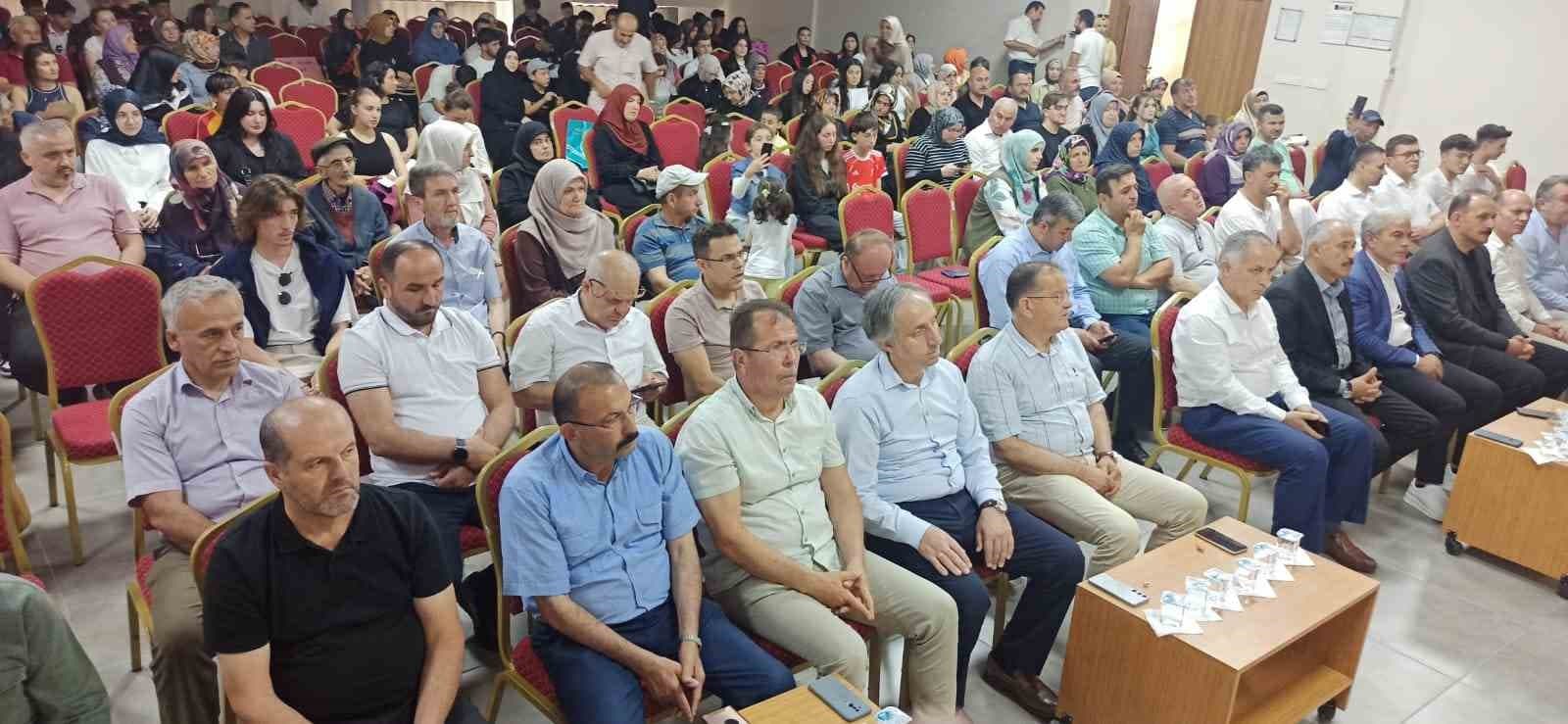 Devrek’te İmam Hatiplilerden mezuniyet sevinci
