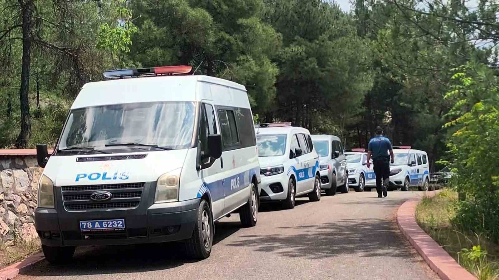 Karabük’te ağaca asılı halde erkek cesedi bulundu