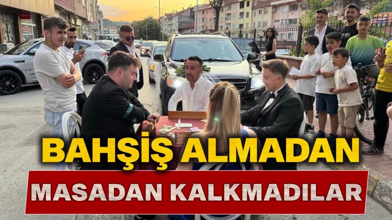 Okey masası kurarak düğün konvoyunun önünü kestiler