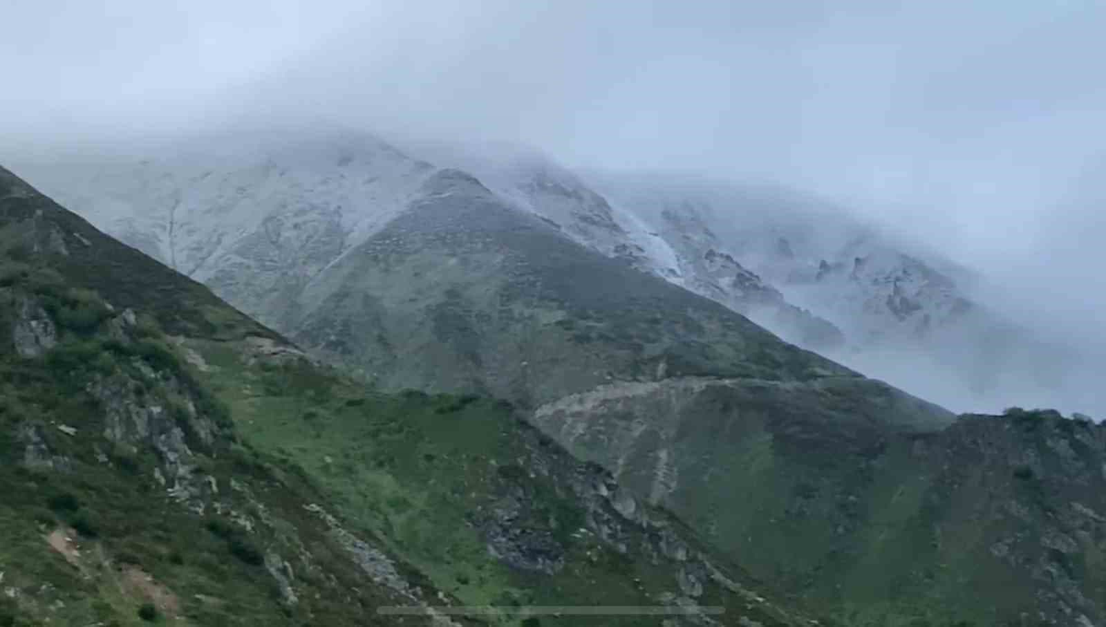 Rize’nin Kavrun Yaylası Haziran ayında beyaza büründü