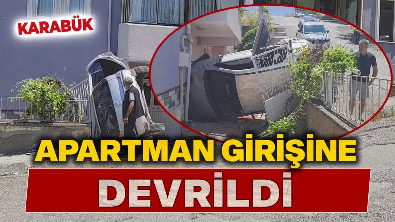 Rampa aşağı kayıp ağaca çarpan otomobil apartman girişinde devrildi: 5 yaralı