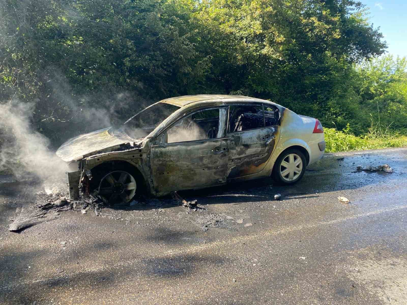 Otomobil alev topuna döndü