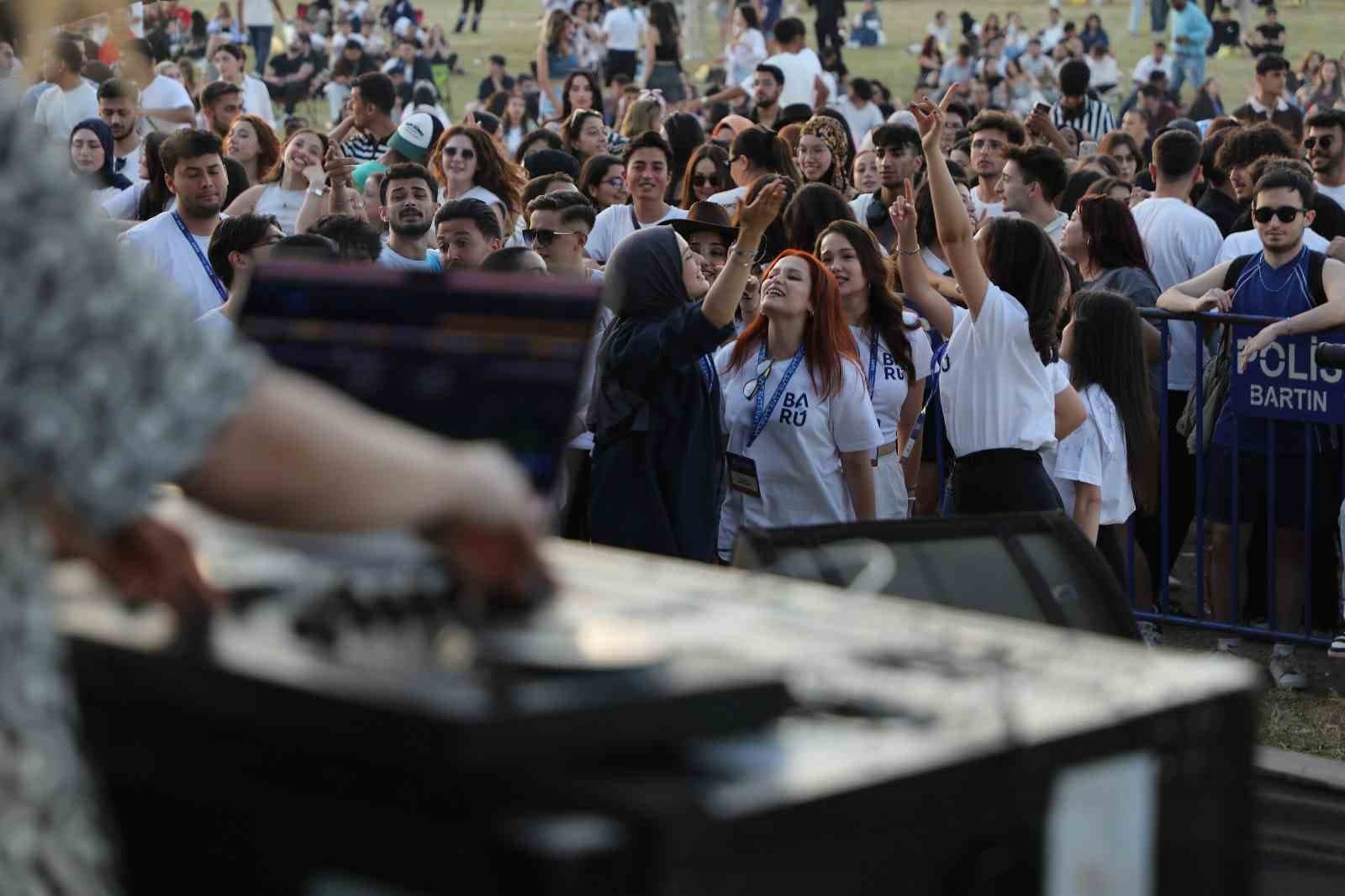 BARÜFEST’25’te öğrenciler doyasıya eğlendi
