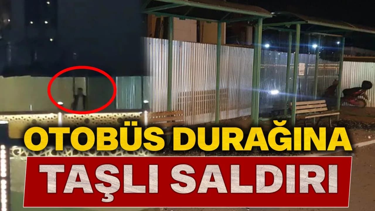 Otobüs durağının camlarını kıran şahıs kamerada