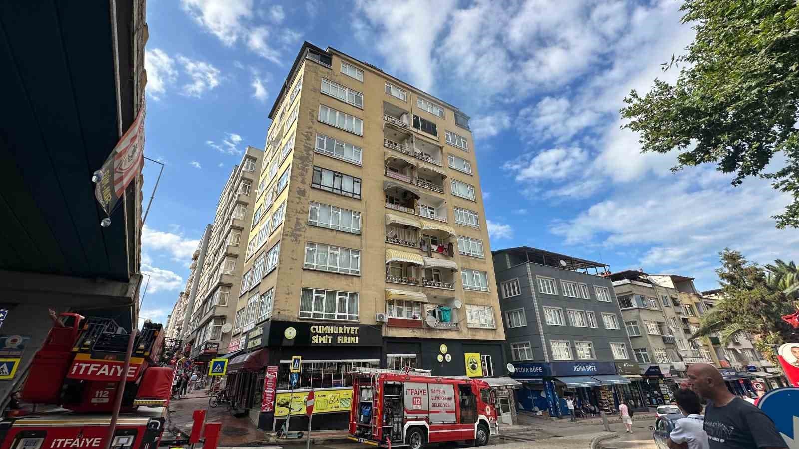 Samsun’da 9 katlı binanın çatı katında yangın paniği