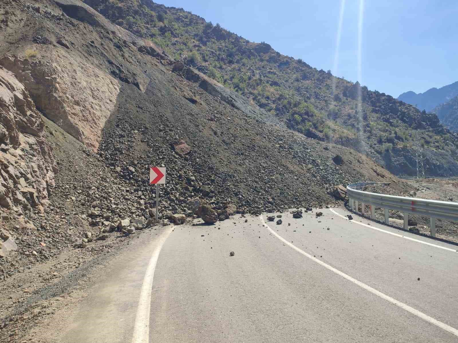 Artvin’in Yusufeli ilçesinde heyelan