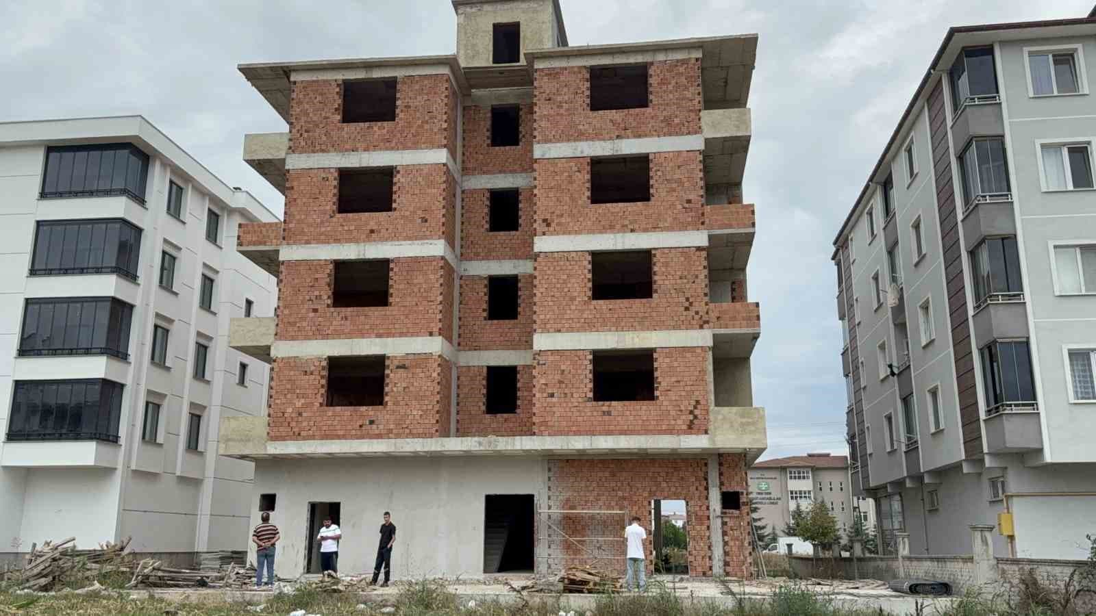 Kayıp kız çocuğu inşaatın önünde ölü bulundu