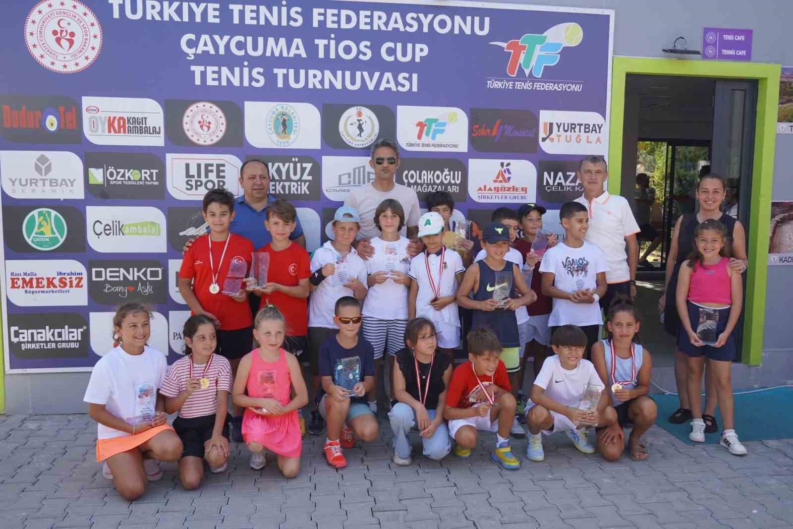 Çaycuma’da minik tenisçiler kupa için yarıştı