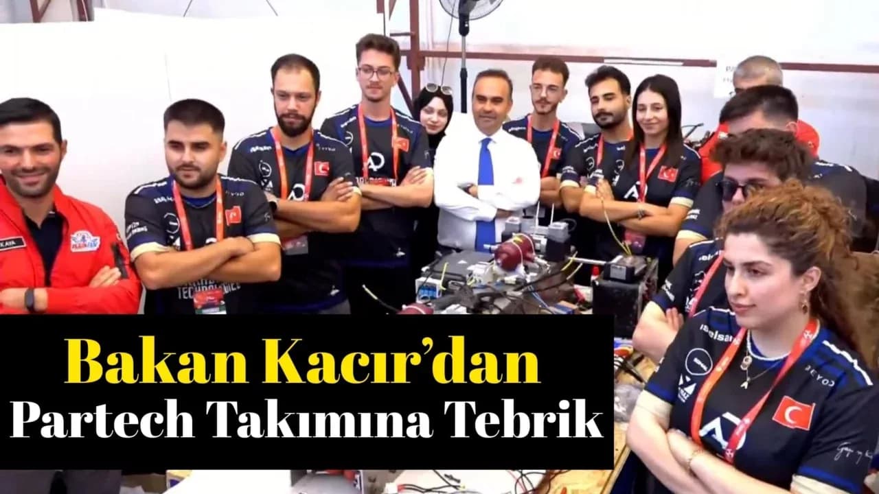 Bakan Kacır, TEKNOFEST’te KBÜ Partech Hyperloop Takımı ile Buluştu