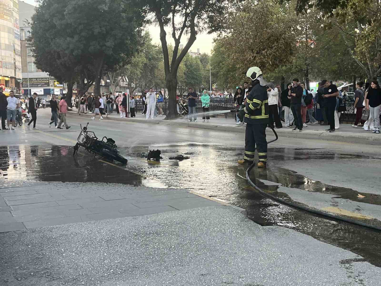 Kastamonu’da seyir halindeki motosiklet alev alev yandı