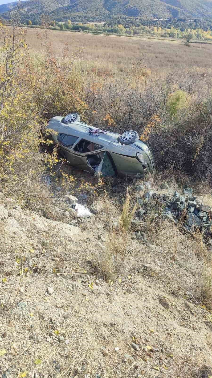 D100’de otomobil şarampole yuvarlandı: 1 yaralı