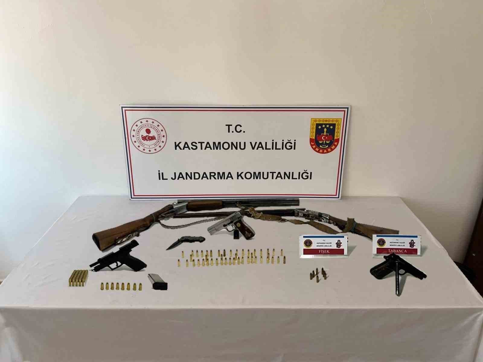 Kastamonu’da 3 adet ruhsatsız tabanca ele geçirildi