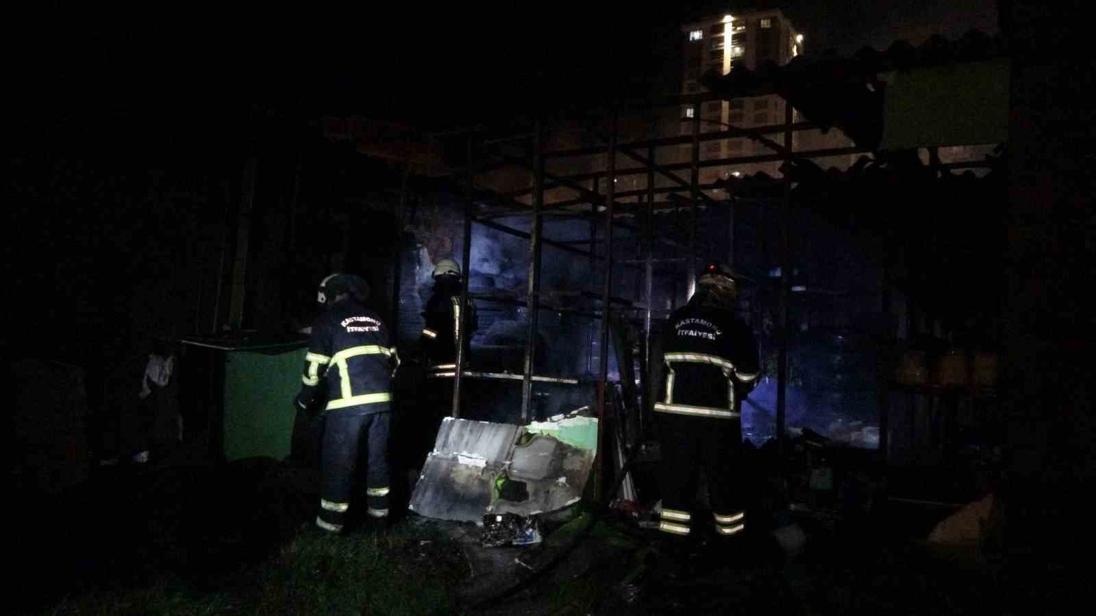 Kastamonu’da iş yerinde çıkan yangın büyümeden söndürüldü