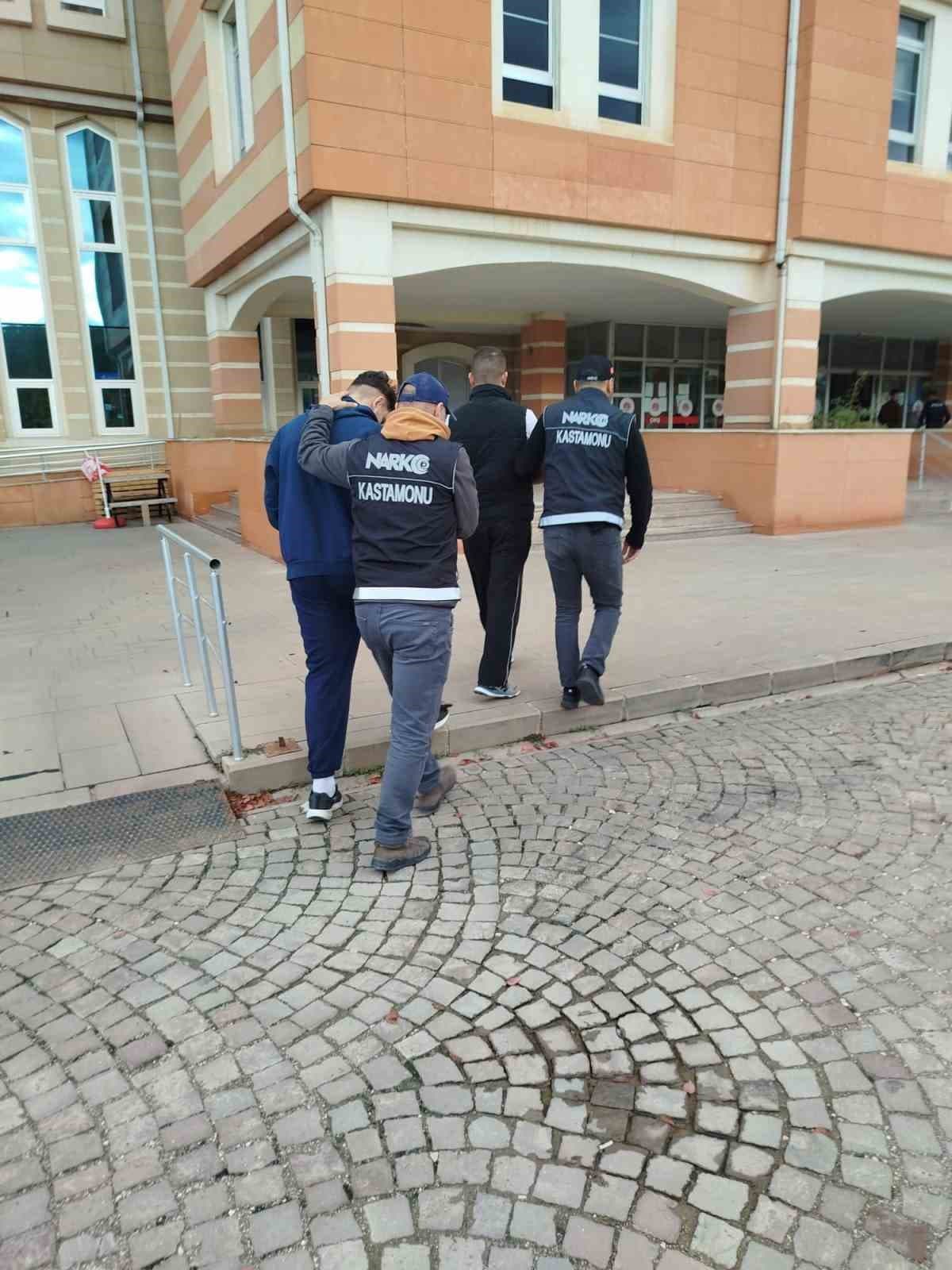 Kastamonu’da uyuşturucuyla yakalanan 2 şüpheli tutuklandı