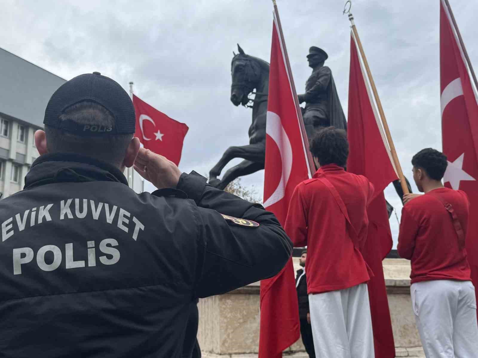 Öğretmenler günü törenle kutlandı