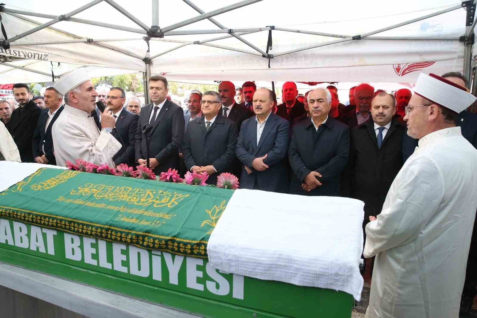 Vali Meftun Dallı’nın annesi toprağa verildi
