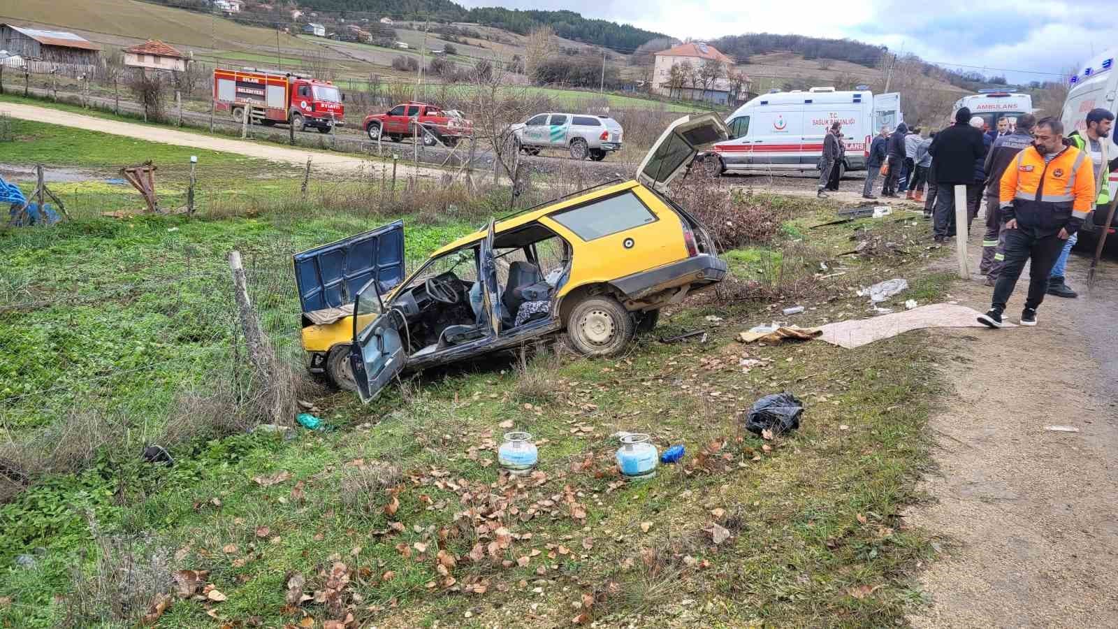 Karabük’te hafif ticari araç otomobille çarpıştı: 6 yaralı