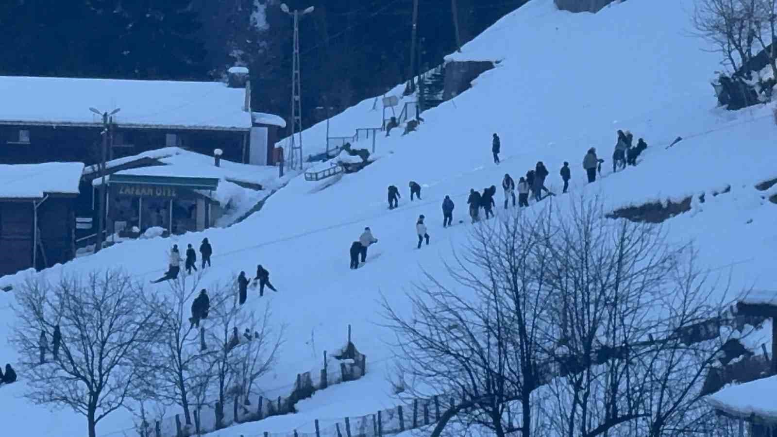 Rize’de zirvelerde ‘karlı güneş’ güzelliği
