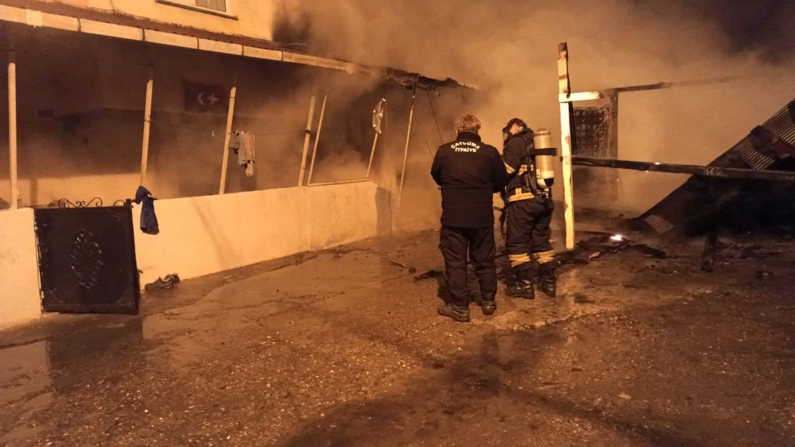 Çaycuma’da kazan dairesinde çıkan yangın eve sıçradı