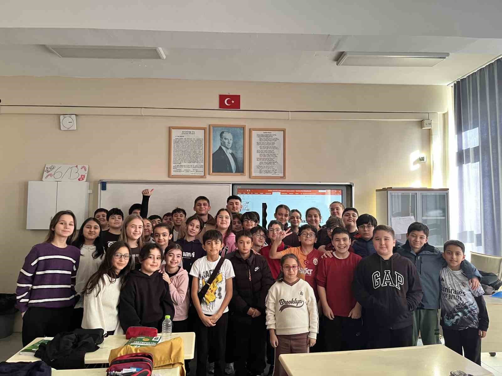 Halkla ilişkiler öğrencilerinden örnek başarı