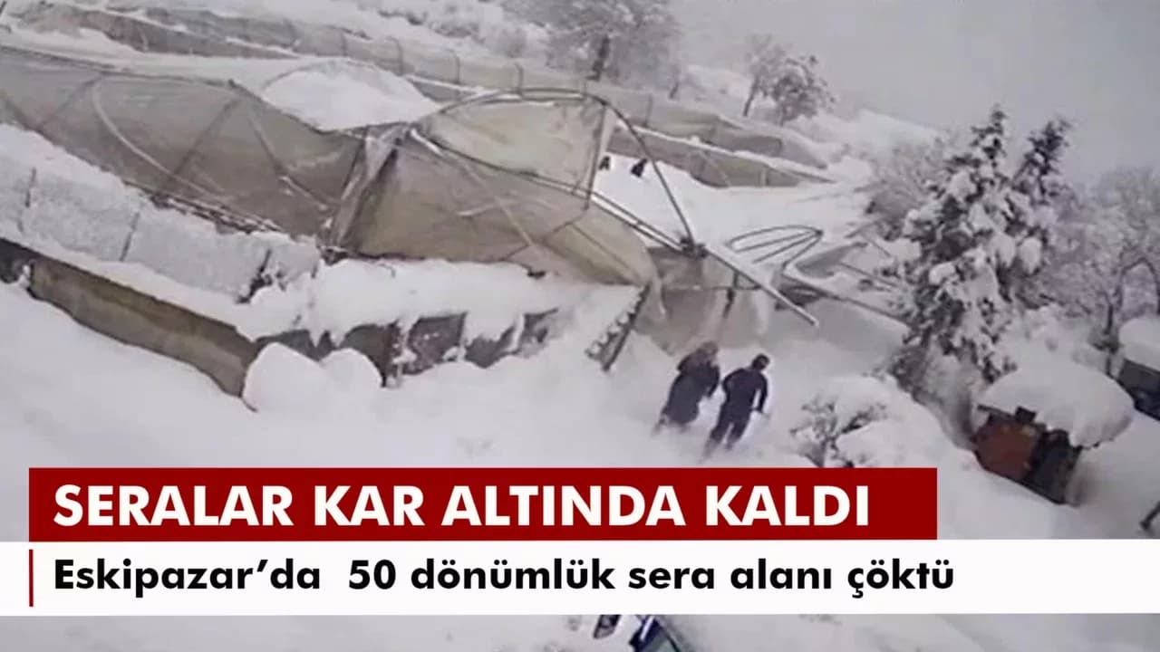 Karabük'te seraların çökme anı kamerada: Kar altında kaldı, komşularının yardımıyla kurtarıldı