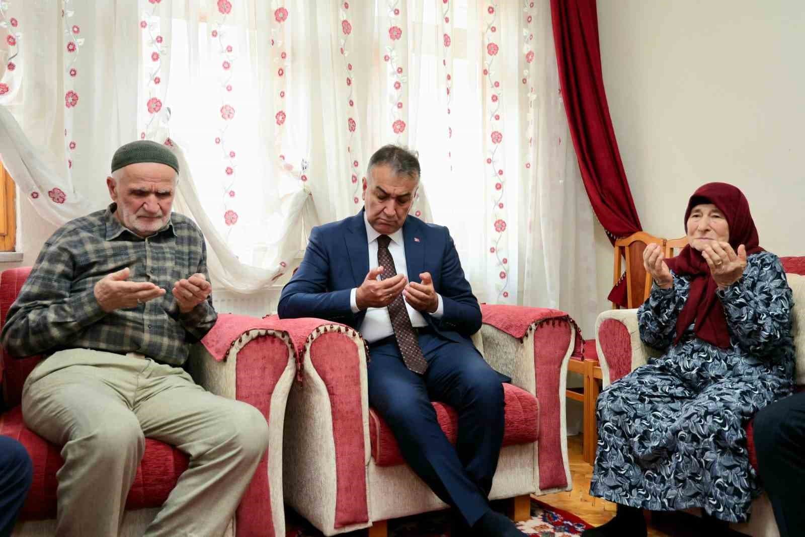 Vali Çağatay’ın ilk ziyareti şehidin baba evi oldu