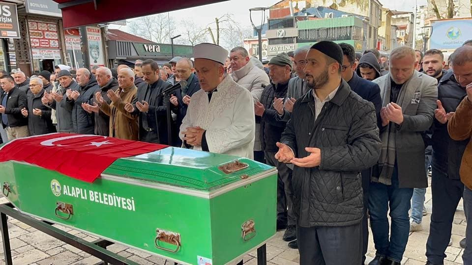 Ölü bulunan adliye çalışanı defnedildi