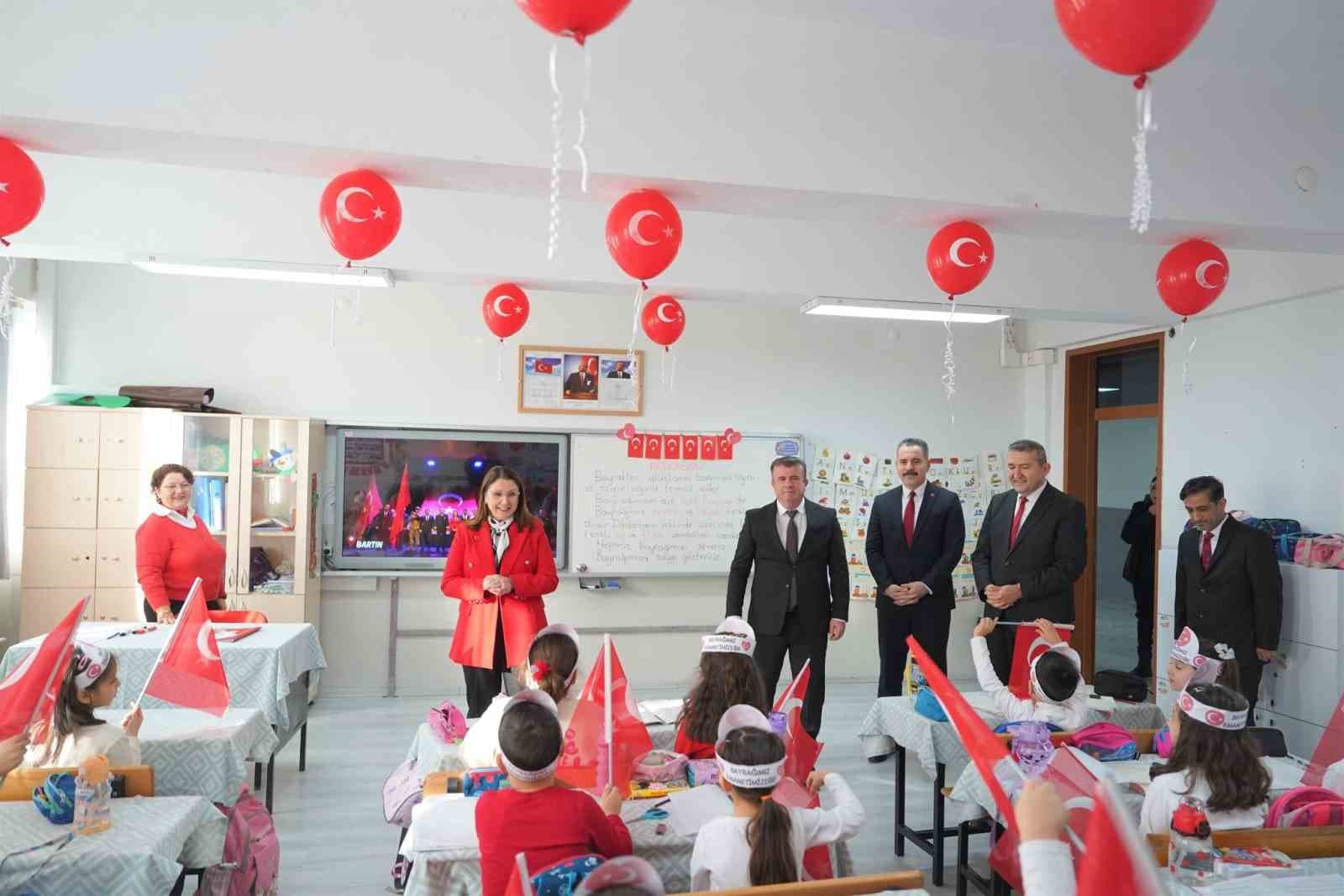 Zonguldak’ta ikinci dönemin ilk dersi ’Bayrak Sevgisi’ oldu