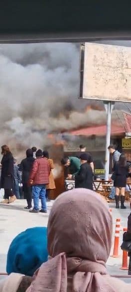 Artvin’de taksi durağında çıkan yangın paniğe neden oldu