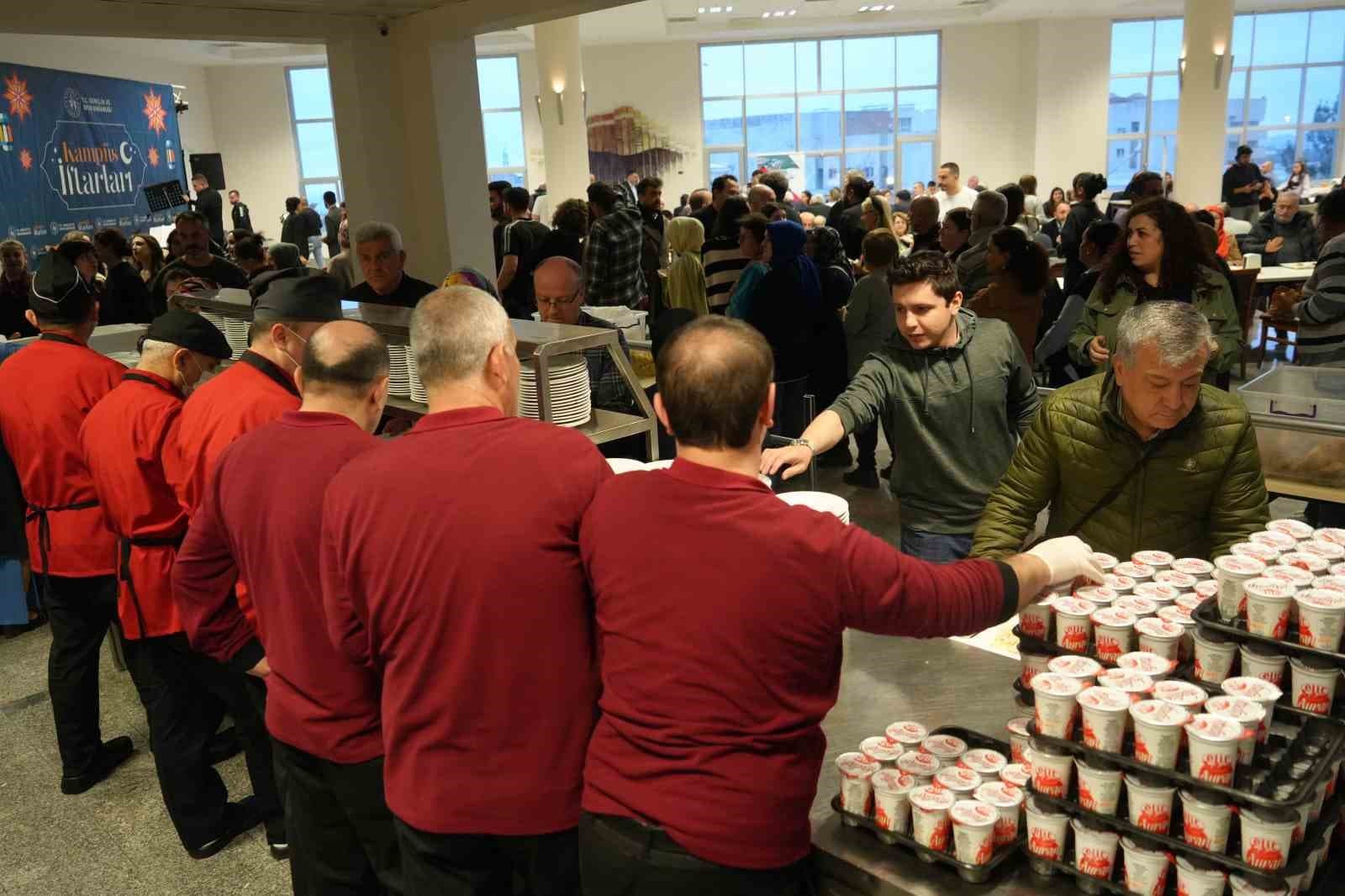 OMÜ’de 2 bin kişi aynı iftar sofrasında buluştu