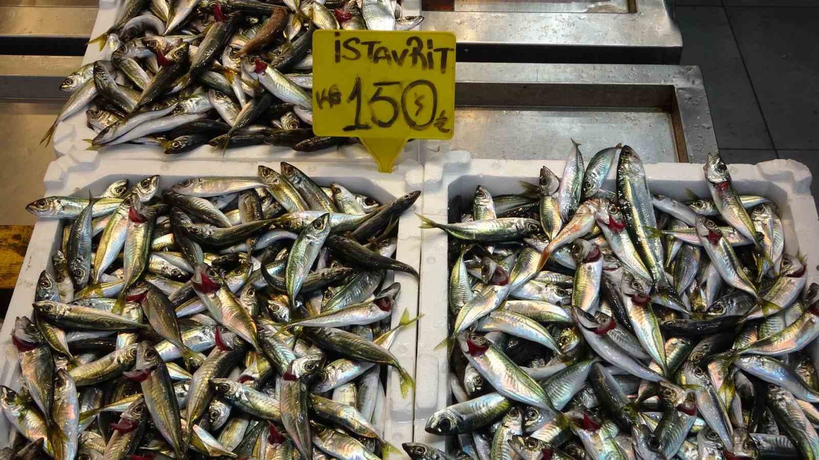 Bayram öncesi balık tezgahlarında bolluk