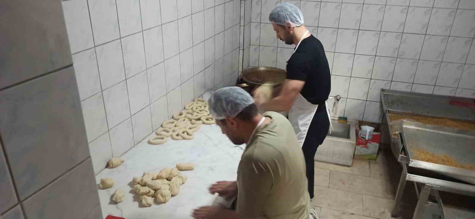Devrek’in asırlık simit fırınında bayram mesaisi