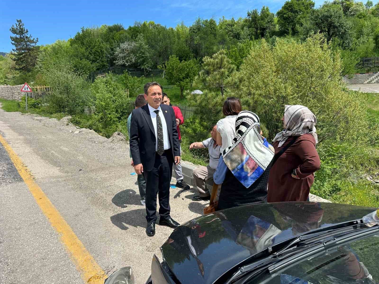 Kavşakta iki otomobil çarpıştı: 4 Yaralı