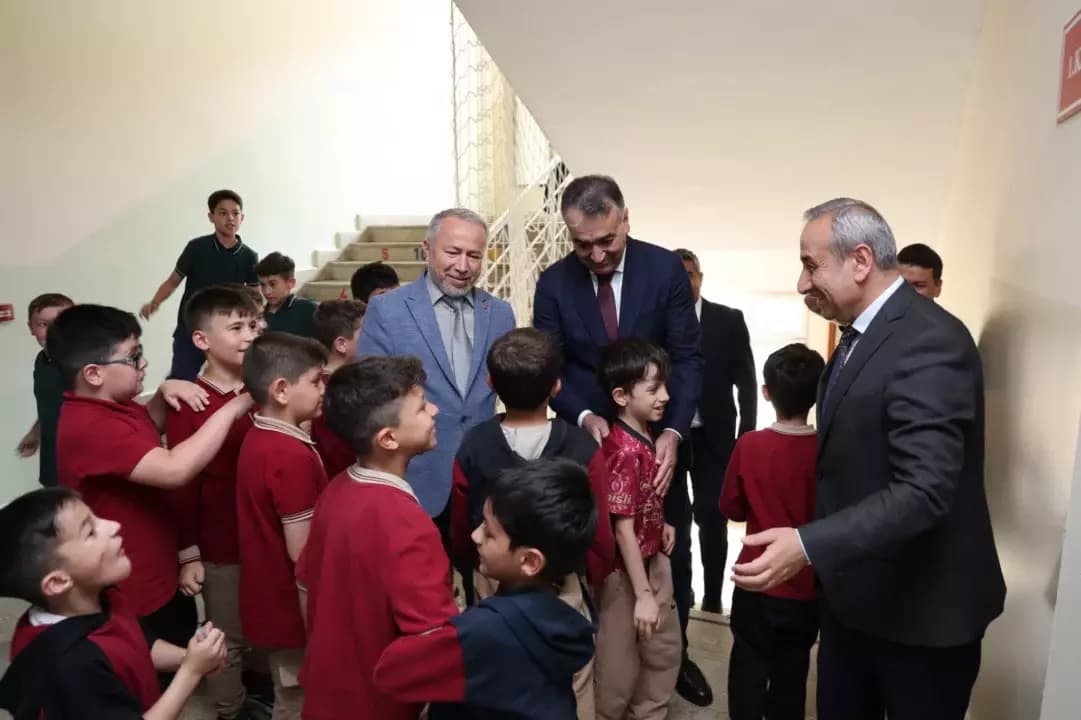 Vali Oktay Çağatay’dan okul ziyaretleri