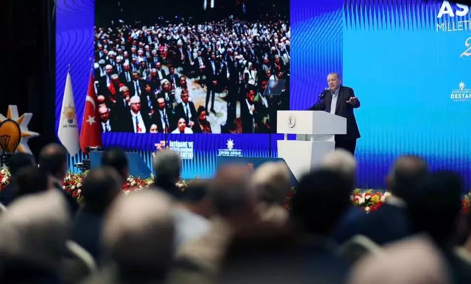 AK PARTİ’DE YENİ DÖNEM SİNYALİ