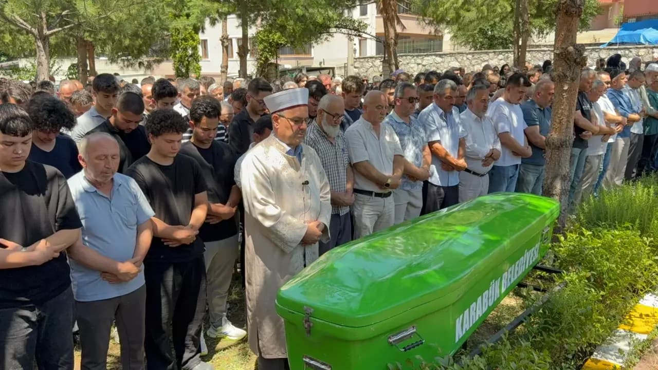 Hamza Duras Son Yolculuğuna Uğurlandı