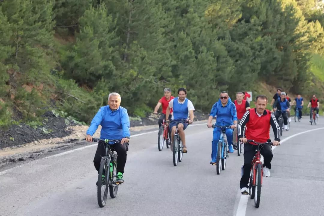 Sağlıklı yaşam için pedal çevirdiler