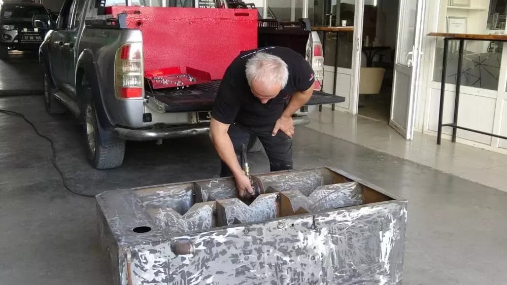 Büyük yangından etkilenen oto tamircisi orman yangınlarına hızlı müdahale aracı geliştirdi