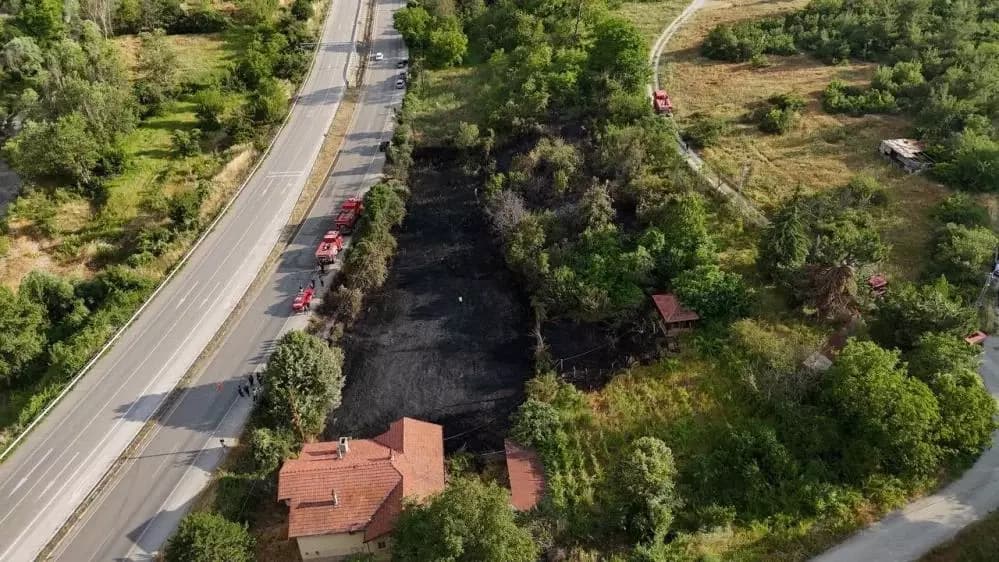 Ot yangını evlere sıçramadan söndürüldü