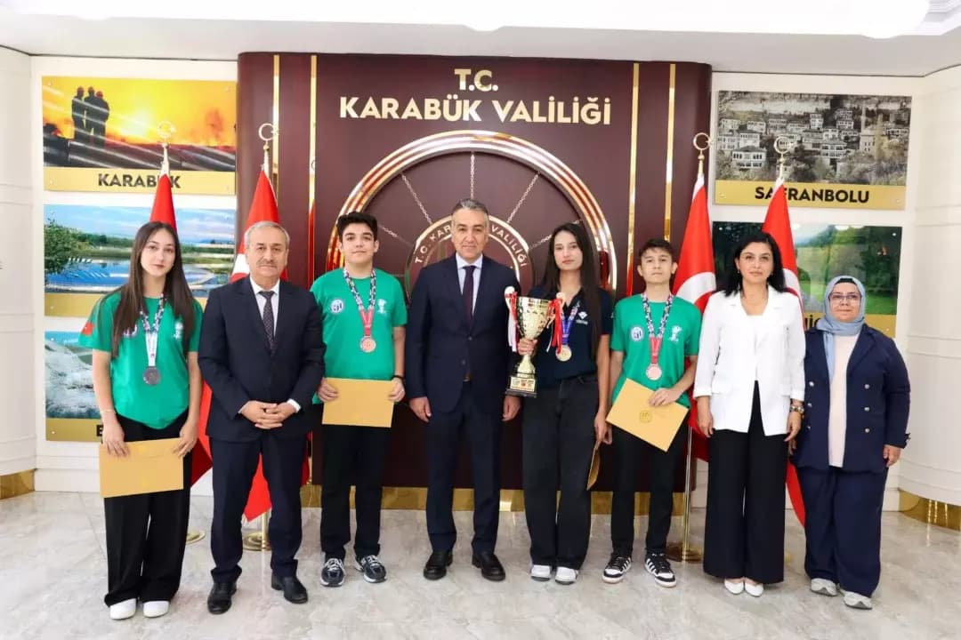 Dünya Matematik Şampiyonlarından Vali Oktay Çağatay'a Ziyaret