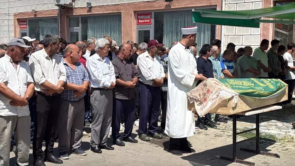 Trafik kazasında hayatını kaybeden çift son yolculuğuna uğurlandı