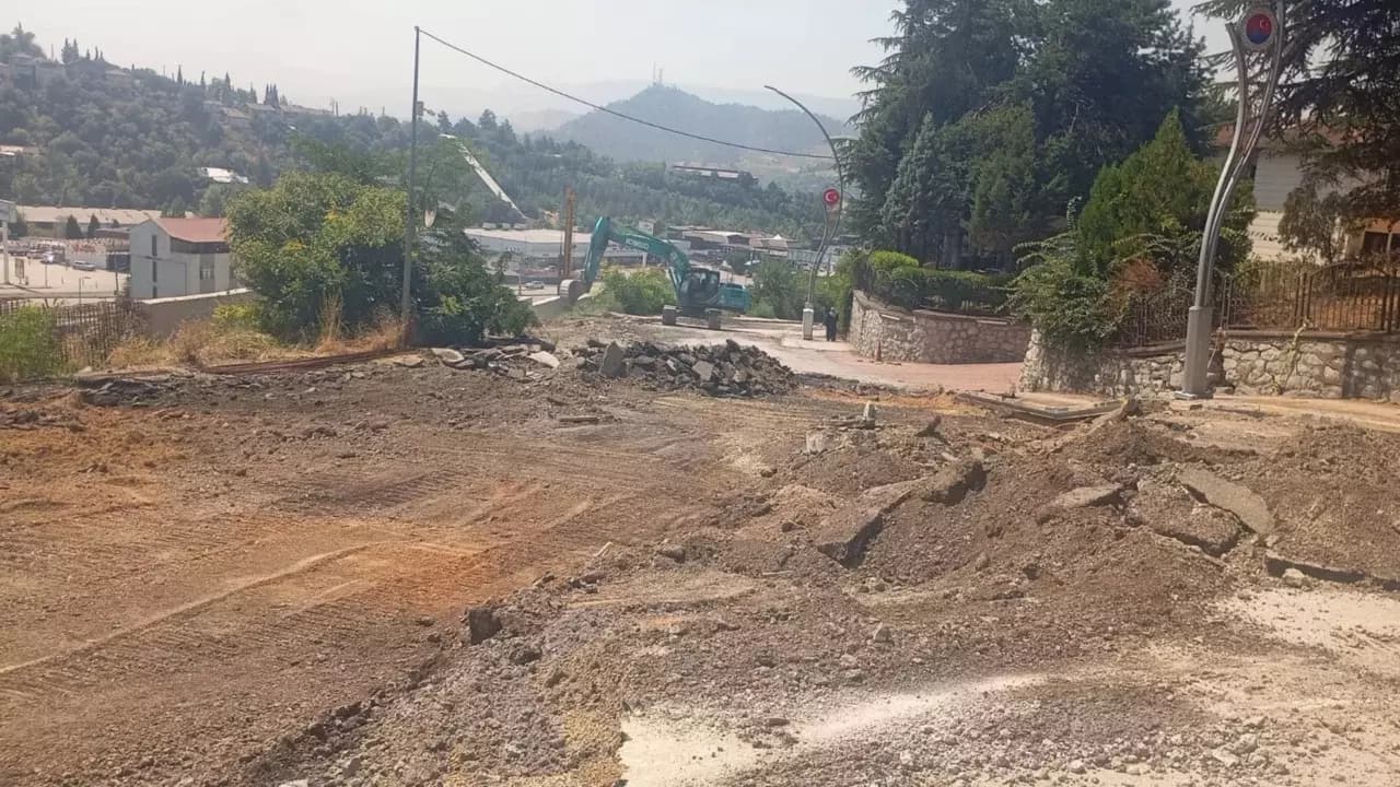 Esentepe'de çöken yol için çalışmalar başladı