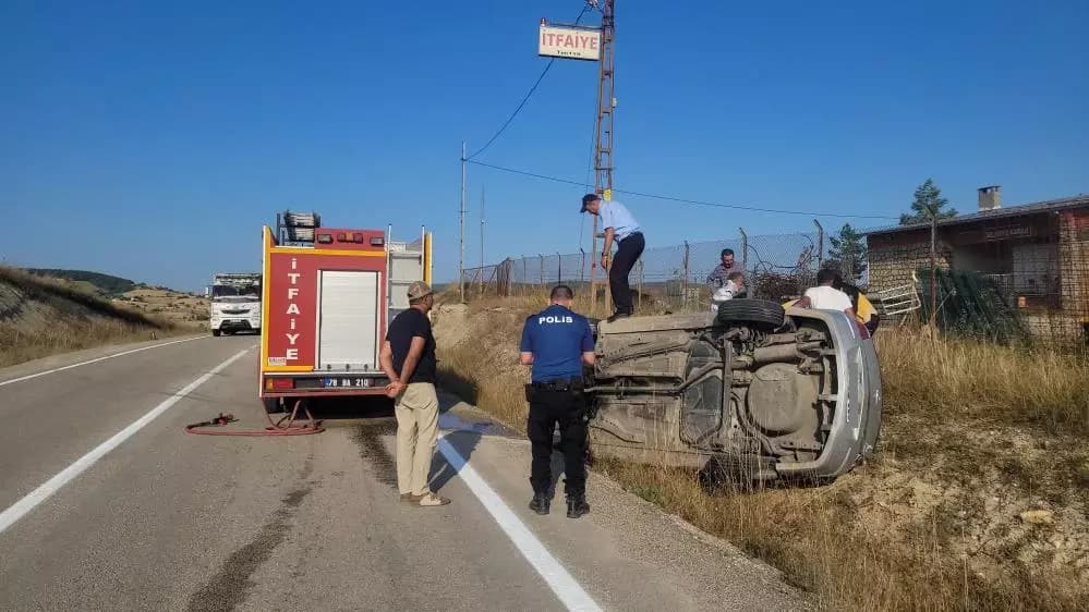 Karabük'te otomobil devrildi, 2 kişi yaralandı