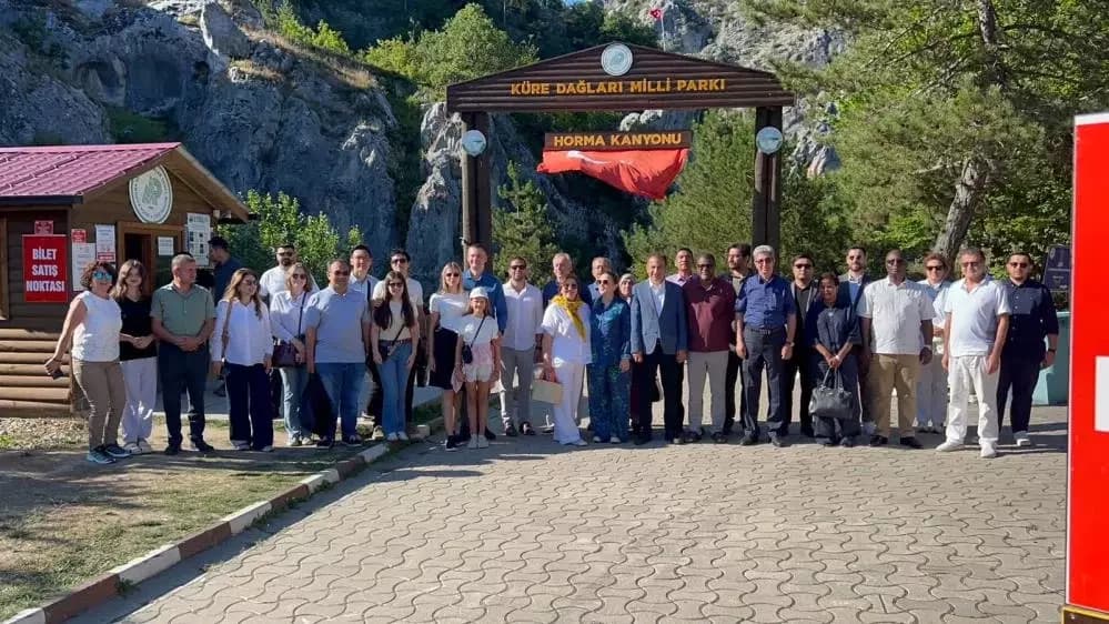 Büyükelçiler doğal güzelliğiyle mest eden Horma Kanyonunu gezdi