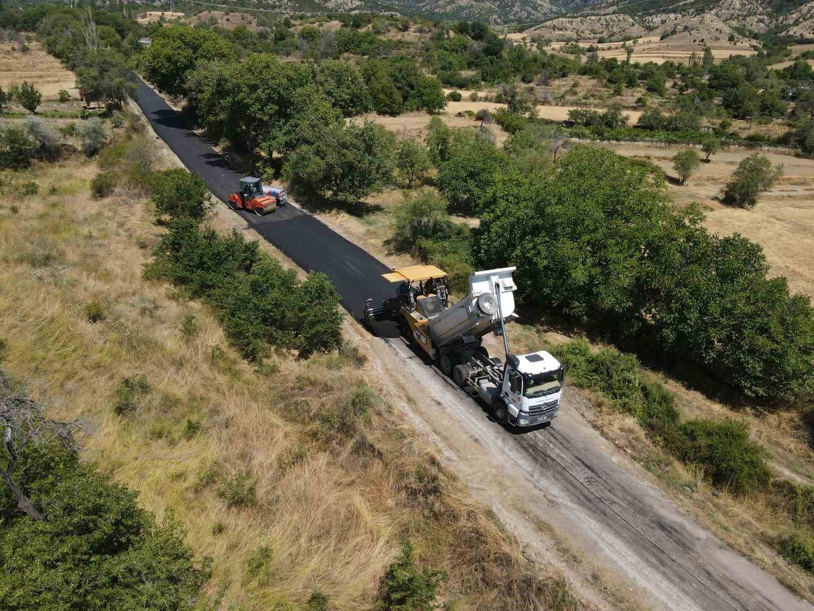 Kastamonu’da köy yolları sıcak asfaltla buluşturuluyor